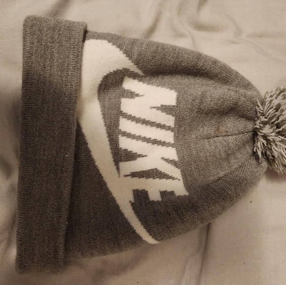 Nike| toque/hat, euc. - Picture 2 of 3